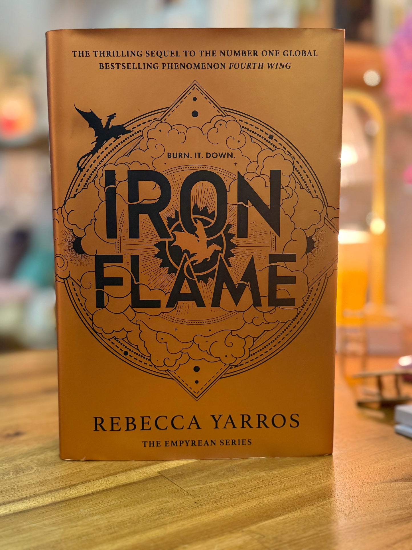 Iron Flame - Rebecca Yarros (ARTWORK INSIDE COVER)