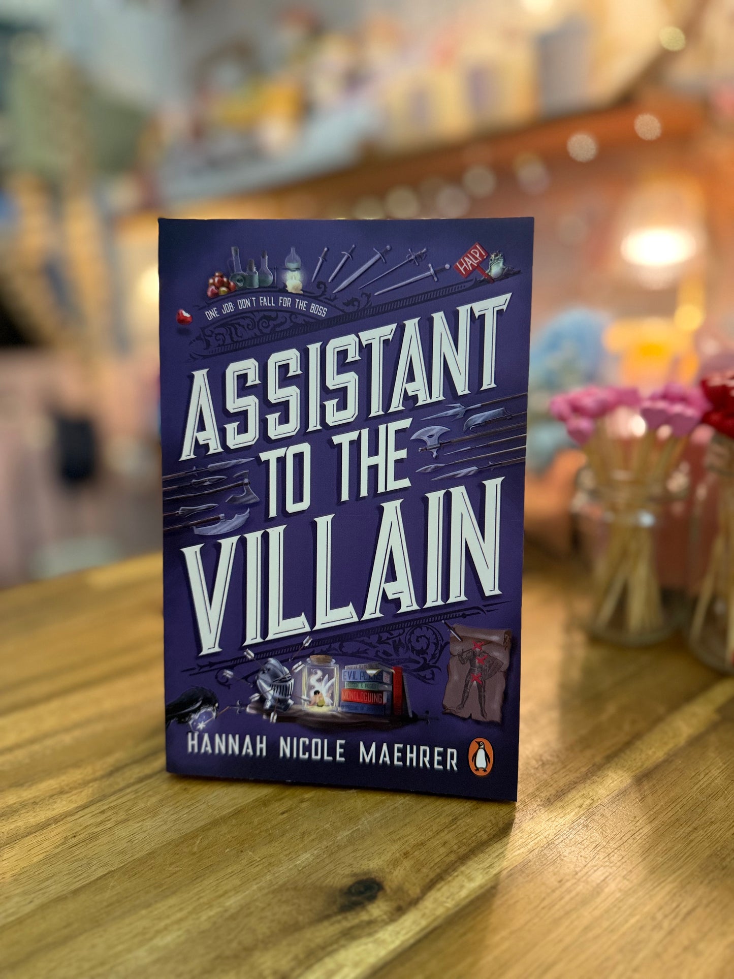 Assistant To The Villain - Hannah Nicole Maehrer