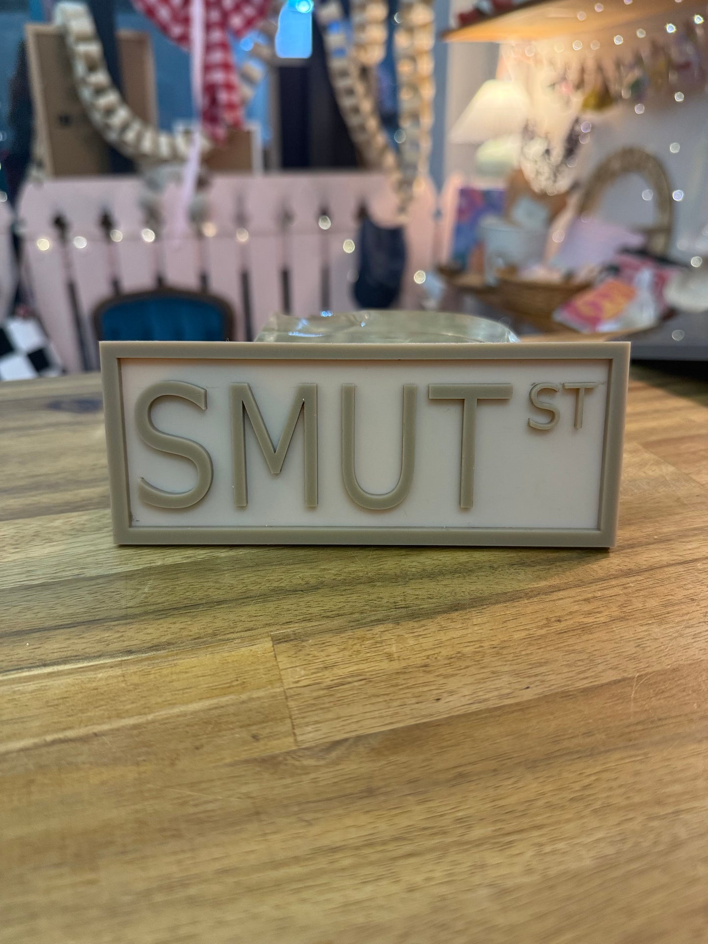 Bookshelf Sign - SMUT St