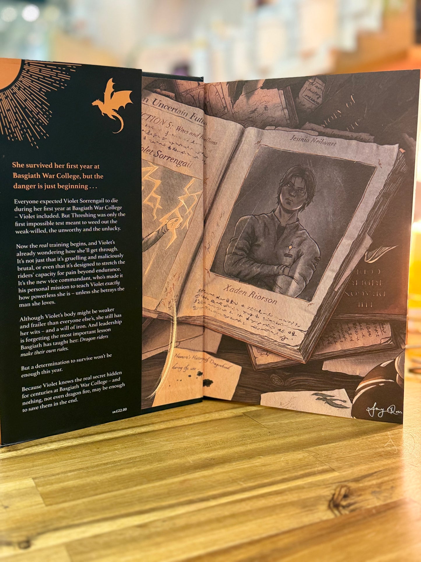 Iron Flame - Rebecca Yarros (ARTWORK INSIDE COVER)